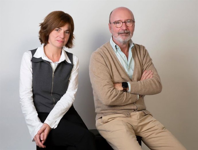 Imagen de la pintora sevillana Cristina Díaz y el fotógrafo sevillano Humberto Ybarra.