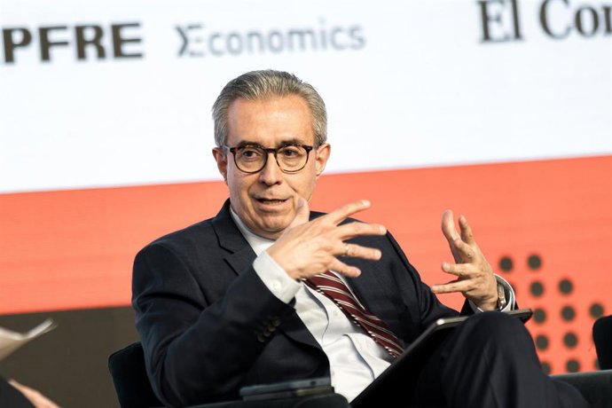 Archivo - El director general de MAPFRE Economics, Manuel Aguilera, durante la mesa redonda 'Europa ante el escenario post electoral de EEUU' en el I Evento anual del observatorio económico de El Confidencial y Mapfre Economics, en el Auditorio Beatriz, a