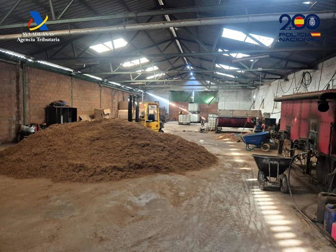 Fábrica clandestina de tabaco.