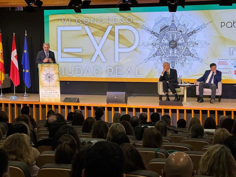 El consejero de Sanidad, Jesús Fernández Sanz, en la inauguración del VI Congreso de Experiencia del Paciente.