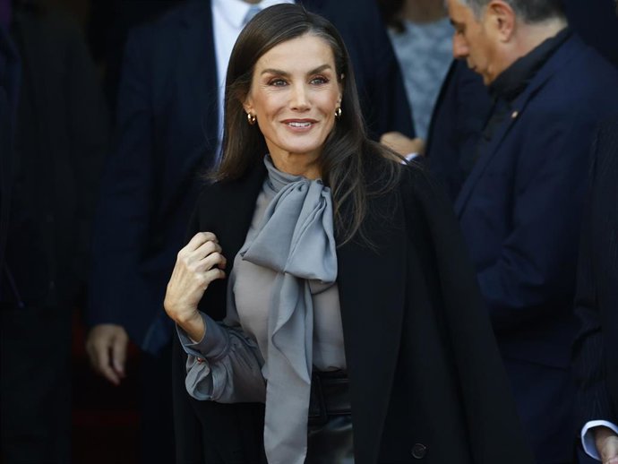 La Reina Letizia, a su llegada al Teatro Real para asistir a la celebración del 40º aniversario de la creación de la “Fundación CEOE”