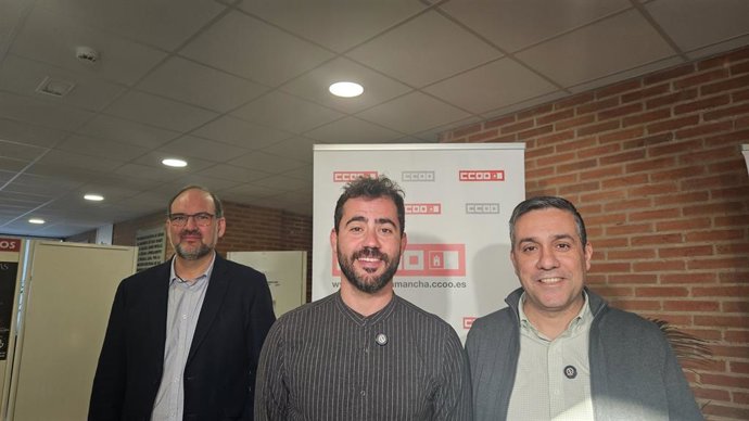El secretario regional de CCOO, Javier Ortega, y el secretario provincial, Javier Morales, en la jornada 'Vivienda: un problema social, un derecho básico' celebrada en Guadalajara.