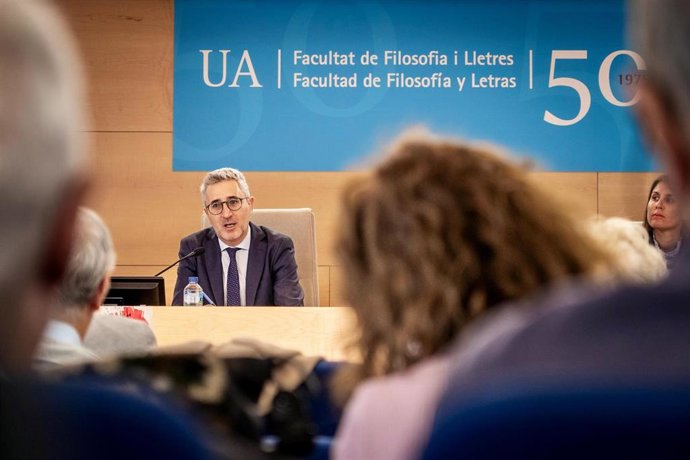 El secretario de Estado de Política Territorial, Arcadi España, este jueves en la Universidad de Alicante (UA)