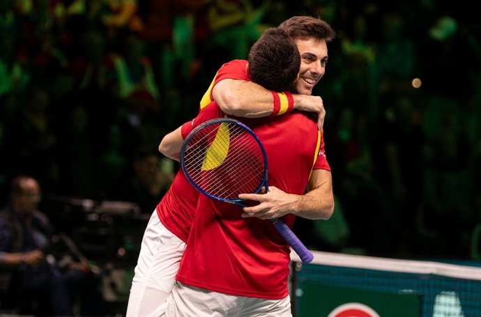 Marcel Granollers y Pedro Martínez celebran el billete a las semifinales de la Copa Davis 2025