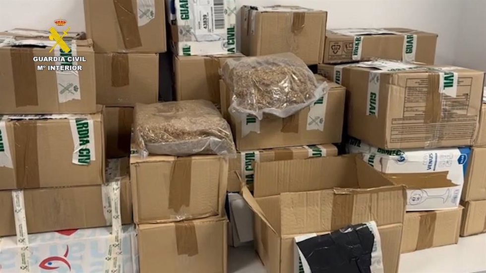 Picadura de tabaco intervenida en una empresa de paquetería de Huelva.