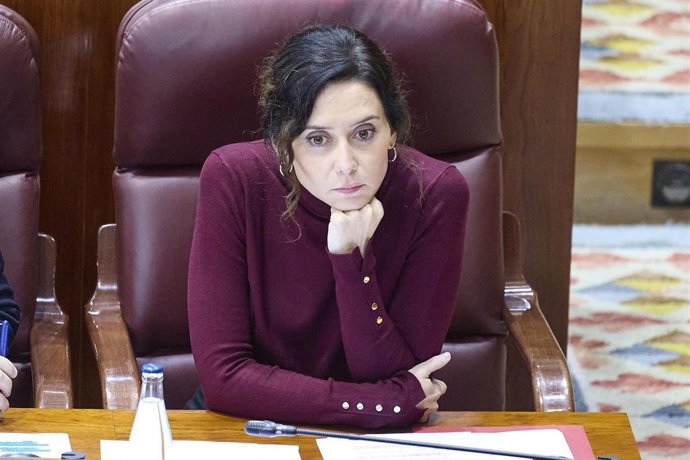 La presidenta de la Comunidad de Madrid, Isabel Díaz Ayuso, durante un pleno de la Asamblea de Madrid, a 20 de noviembre de 2025, en Madrid (España)