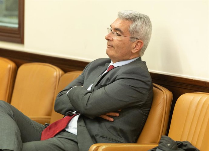 Archivo - El autor Lorenzo Cotino Hueso durante la Comisión de Justicia, en el Congreso de los Diputados, a 19 de febrero de 2025, en Madrid (España). Lorenzo Cotino Hueso y Francisco Pérez Bes han comparecido en la Comisión como candidatos propuestos por