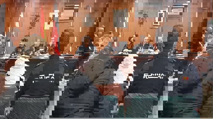 juicio al acusado de acuchillar a otro hombre