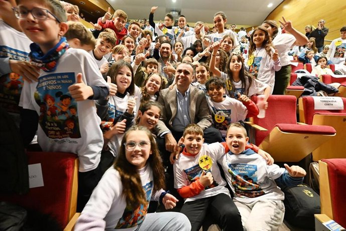 Presentación de la campaña 'ON a la diversión, OFF al ciberbullying'