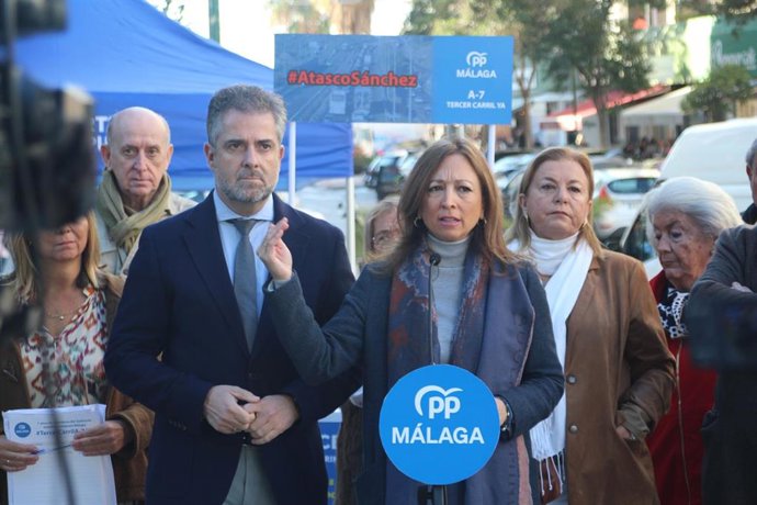 La Presidenta Del PP De Málaga, Patricia Navarro, Y El Vicesecretario De La Formación Y Concejal Delegado Del Distrito Este, Carlos Conde,  En Una Atención A Medios