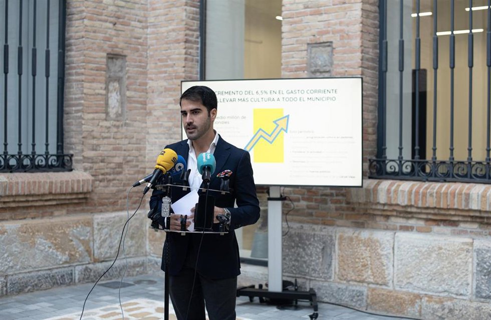 El concejal de Cultura e Identidad, Diego Avilés, ha presentado los presupuestos para el ejercicio 2026