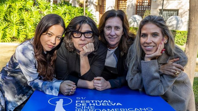 La directora venezolana Mariana Rondón, la directora peruana Marité Ugás, la escritora Karina Sainz Borgo y la actriz Natalia Reyes, en el Festival de Huelva.