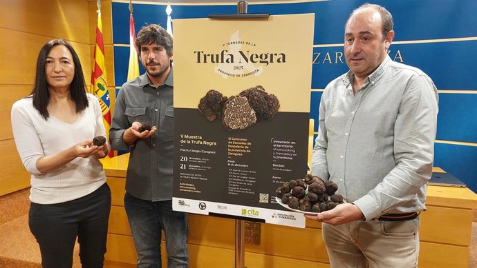 La diputada provincial Cristina Palacín, el investigador del CITA Pedro Marco y el presidente de Truzarfa, Jesús López.