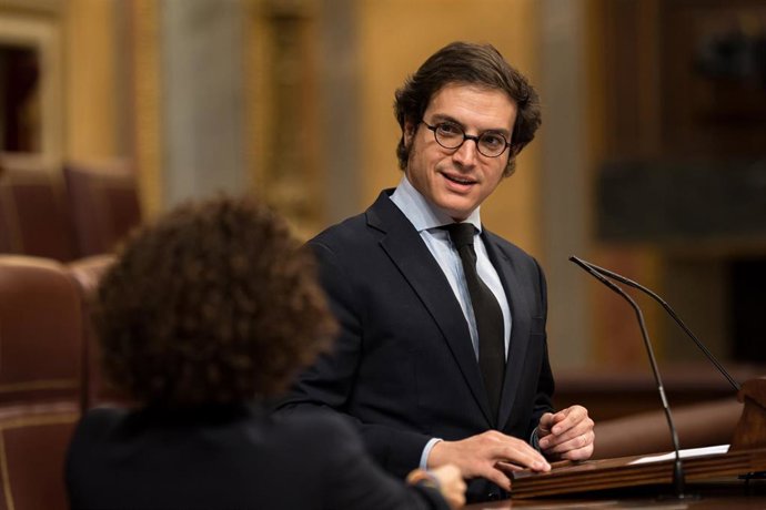 Archivo - El diputado de Vox José María Figaredo interviene durante una sesión plenaria, en el Congreso de los Diputados.