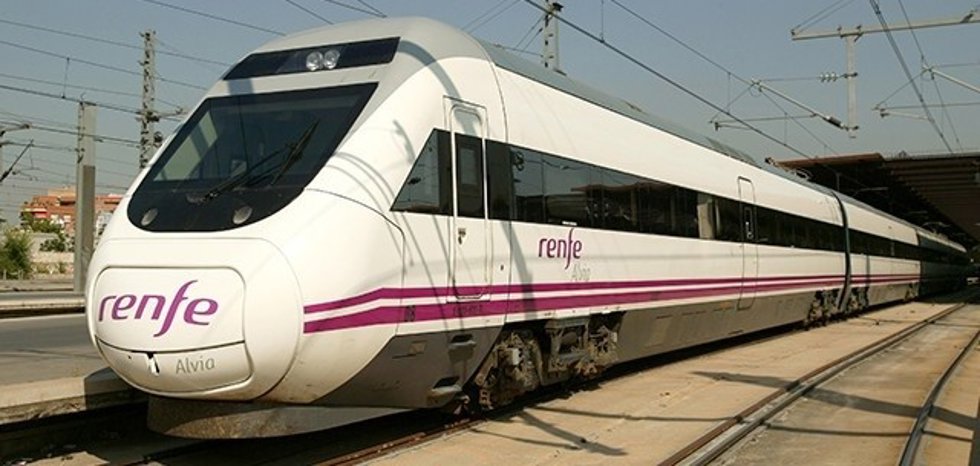 Archivo - Tren Alvia.