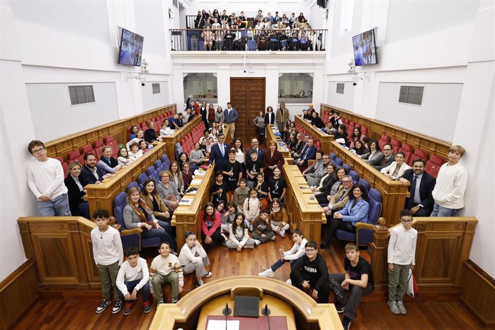 Pleno por el Día Internacional de la Infancia en las Cortes.