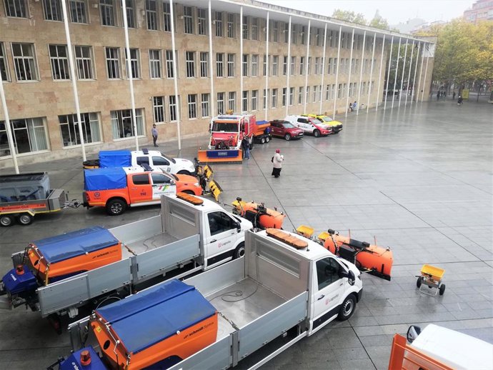Archivo - Cerca de 200 efectivos y medio centenar de vehículos, dispuestos para el Plan de Nevadas del Ayuntamiento de Logroño