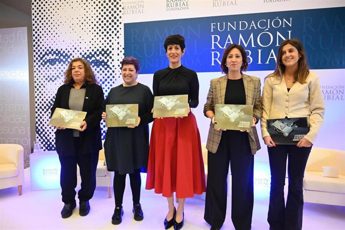 María Silvestre, Eider Gardeazabal, Elma Saiz, Beatriz Mateos y Lidia Ucin