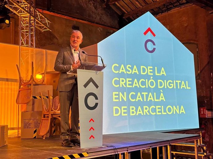Collboni en la presentación de la Casa de la Creació Digital en Català de Barcelona