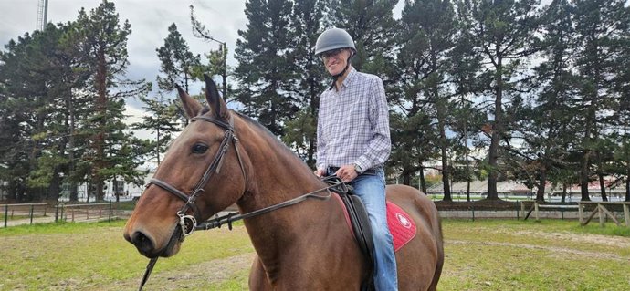 Una persona con diversidad funcional que inicia terapia con caballos gracias a la Fundación Kocina en Gijón