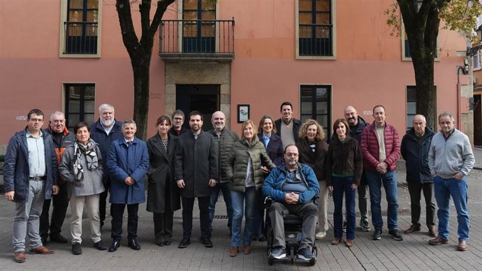Representes del PNV de Debagoiena y el GBB en Aretxabaleta