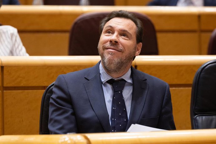 El ministro de Transportes y Movilidad Sostenible, Óscar Puente, durante una sesión de control al Gobierno