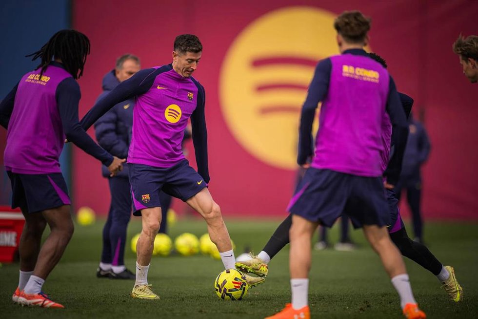 Entrenamiento del FC Barcelona previo al partido contra el Athletic Club de LaLiga EA Sports en el Spotify Camp Nou