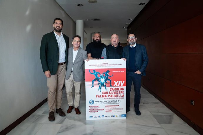 Los concejales del distrito Palma-Palmilla, Derechos Sociales y Deporte, Francisco Pomares, Francisco Cantos y Borja Vivas, durante la presentación de la Carrera de San Silvestre Palma-Palmilla