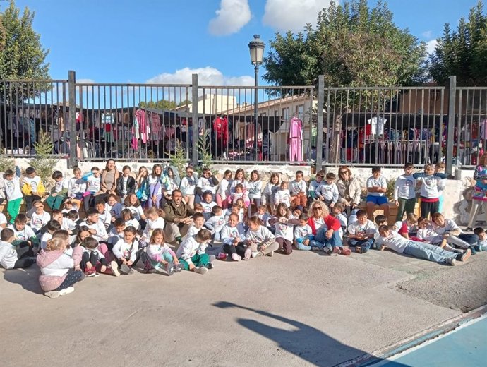 Escolares del CEIP San Ginés de Purchena (Almería) participan en la actividad organizada por el Día Internacional de los Derechos de la Infancia.