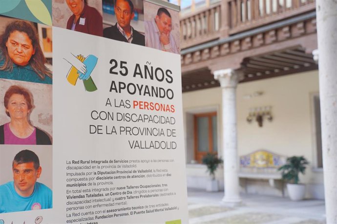 Expisición sobre la red de servicios para personas con discapacidad de la Diputación que se puede ver en el palacio Pimentel.