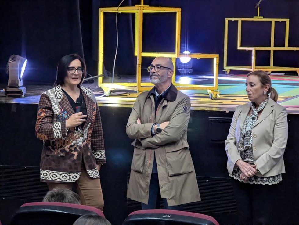 La Junta promueve las artes escénicas entre más de 400 alumnos de Albolote.