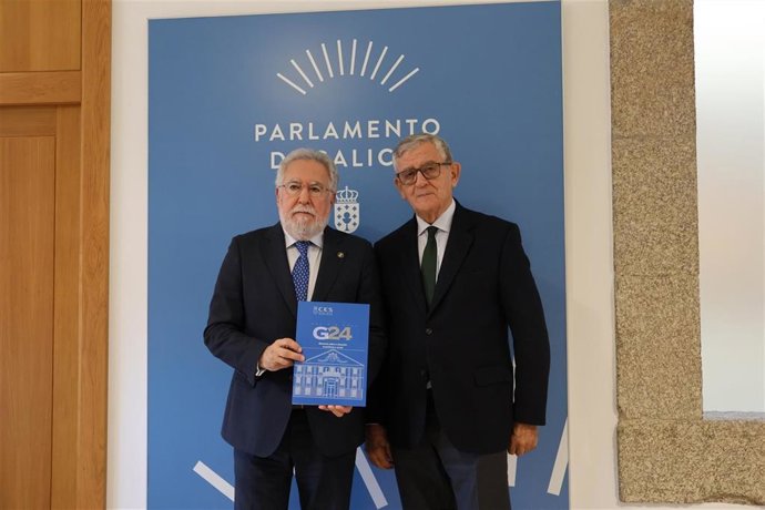 El presidente del CES entrega la memoria de 2024 al presidente del Parlamento
