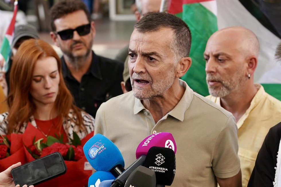 Archivo - El coordinador federal de Izquierda Unida, Antonio Maíllo, este martes en declaraciones a los medios de comunicación en Málaga.
