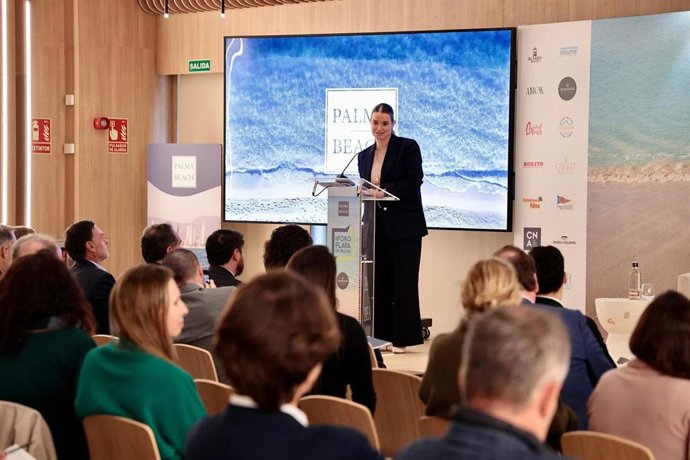 La presidenta del Govern, Marga Prohens, interviene en el acto de clausura del II Foro Playa de Palma-Palma Beach.