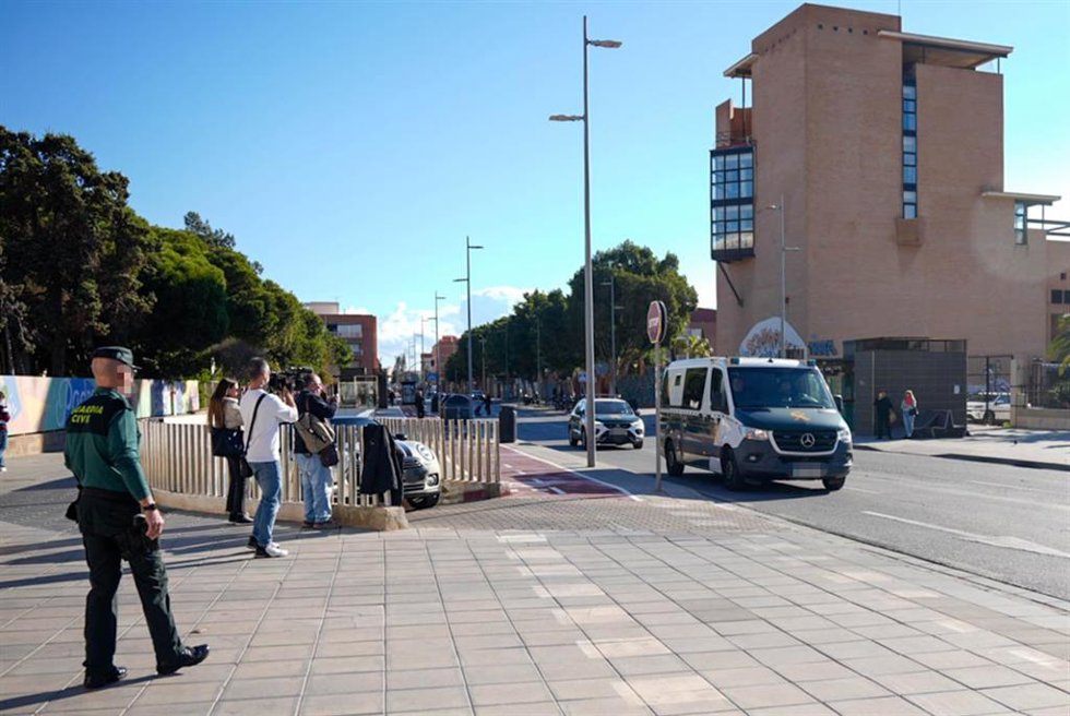 Llegada de los detenidos por el caso 'Mascarillas' de Almería a la Ciudad de la Justicia.