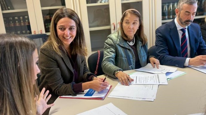 La consellera de Justícia i Administració Pública, Nuria Martínez, en la seu judicial de Carlet