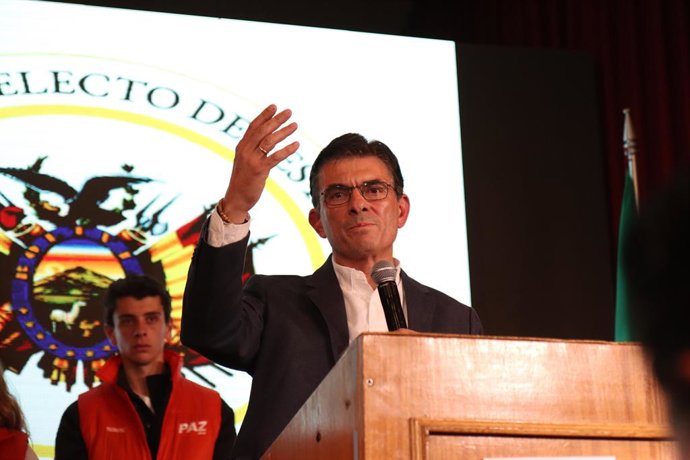 Archivo - Arquivo - 19 de outubro de 2025, La Paz, La Paz, Bolívia: O senador de centro-direita e candidato presidencial do Partido Democrata Cristão (PDC), Rodrigo Paz, comemora sua vitória preliminar no segundo turno das eleições presidenciais da Bolívi