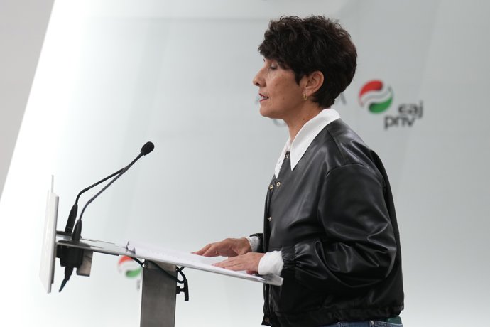 La portavoz del PNV en el Congreso, Maribel Vaquero, comparece en el 50º aniversario de la muerte del dictador Francisco Franco, en Sabin Etxea, a 20 de noviembre de 2025, en Bilbao, Vizcaya, País Vasco (España).