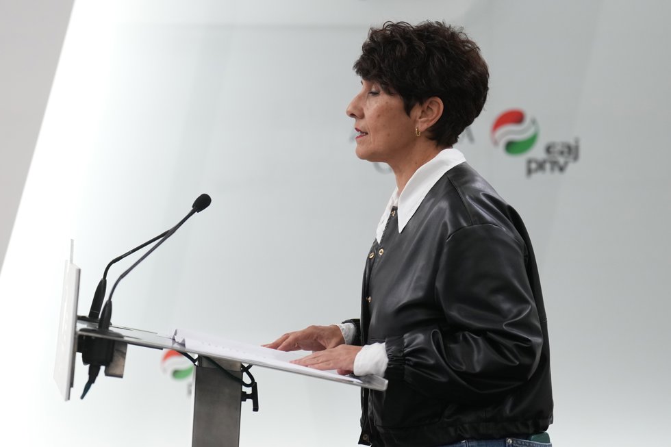 La portavoz del PNV en el Congreso, Maribel Vaquero, comparece en el 50 aniversario de la muerte del dictador Francisco Franco, en Sabin Etxea, a 20 de noviembre de 2025, en Bilbao, Vizcaya, País Vasco (España).