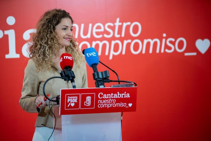 Los socialistas advierten de las "privatizaciones" del Hospital Santa Clotilde y la carretera de Requejada