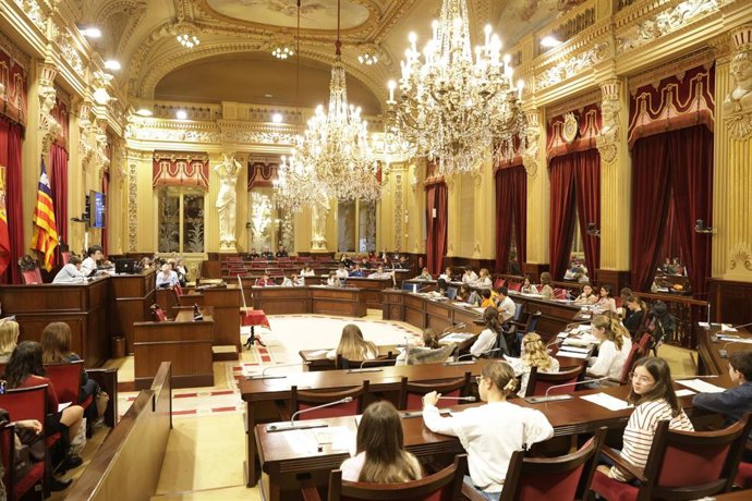 Medio centenar de niños y adolescentes participan en el XIV Parlament Infantil.