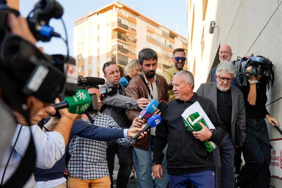 El alcalde de Fines, Rodrigo Sánchez, sale en libertad con medidas cautelares tras prestar declaración ante el Juzgado de Instrucción número1 de Almería