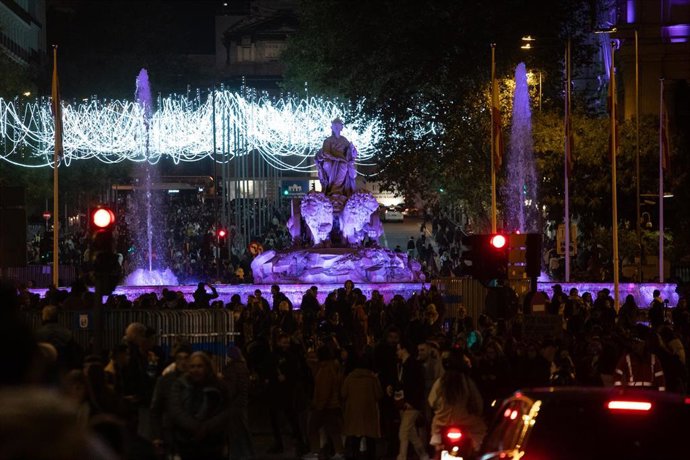 Archivo - Centenares de personas, durante una manifestación contra la violencia hacia las mujeres, a 25 de noviembre de 2023, en Madrid (España).