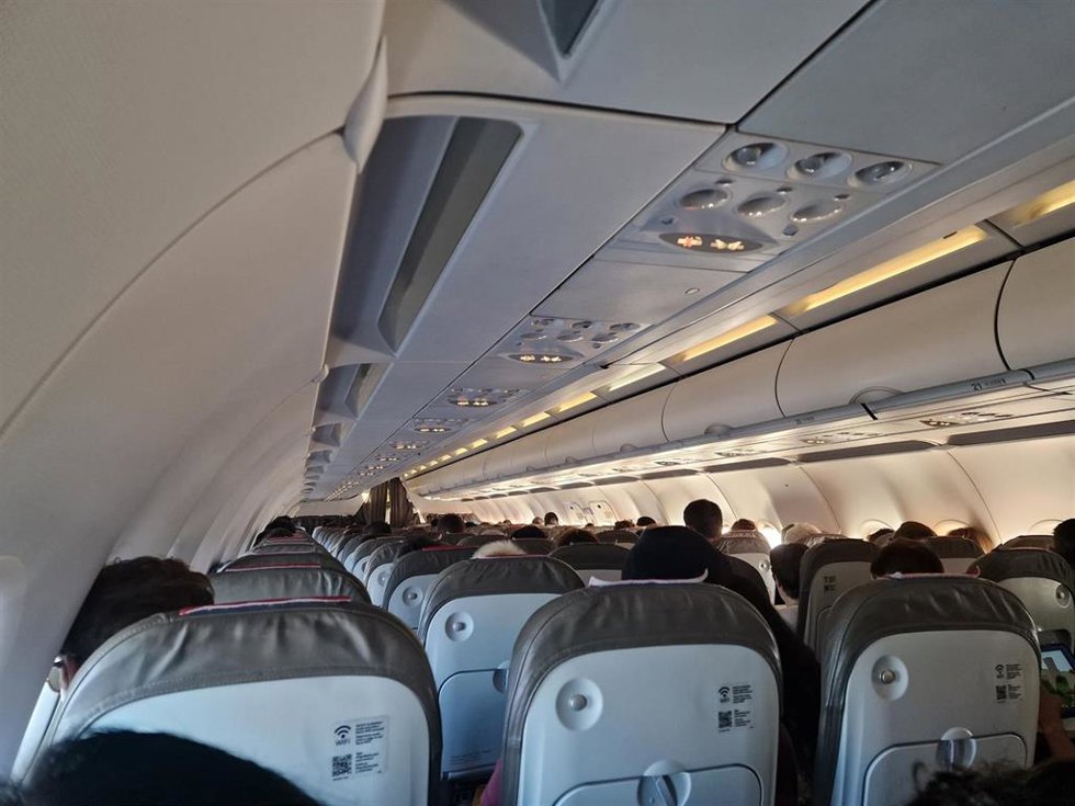 Archivo - Imagen del interior de un avión.