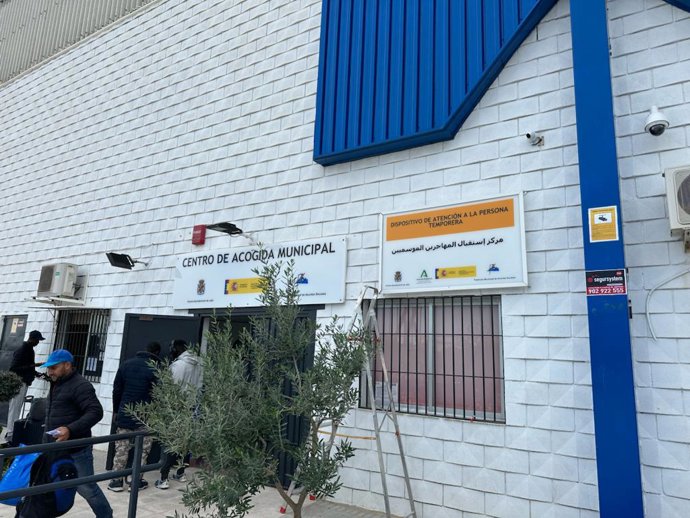 Archivo - Fachada de albergue de temporeros en Jaén capital/Archivo