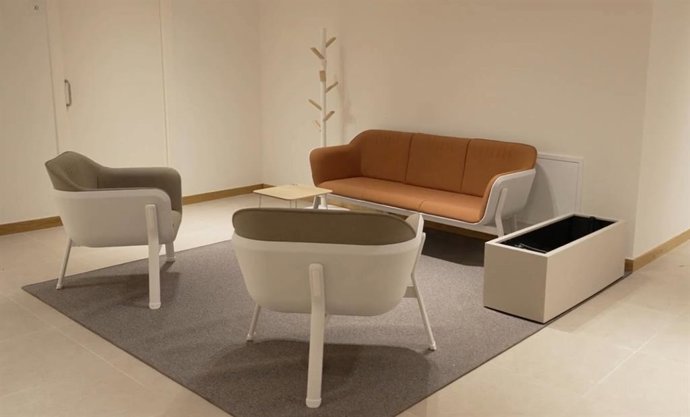 El centro es un espacio acogedor y accesible, alejado de comisarías y juzgados. Se