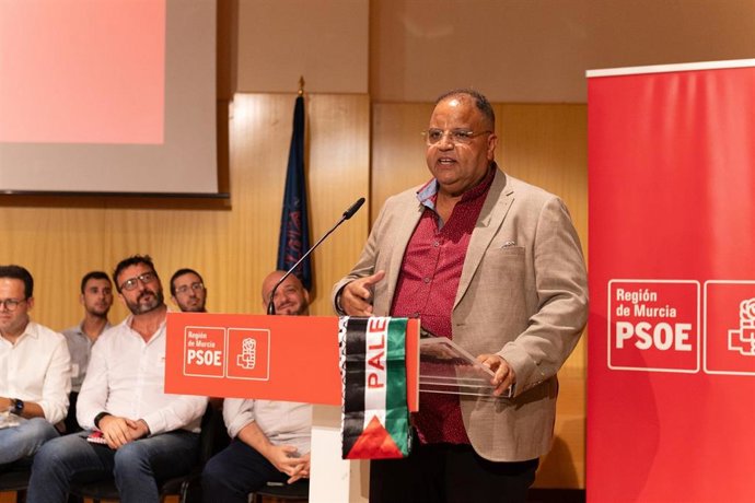 El secretario de Migraciones, Cooperación y Convivencia del PSRM- PSOE, Abdelghani Tabet Namoussi