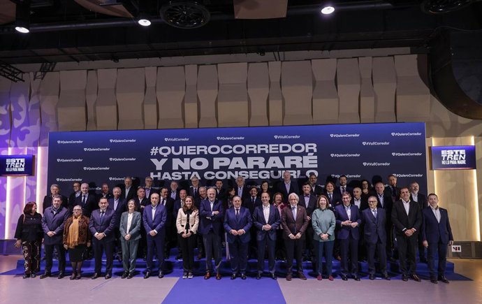 Foto de família de l'Acto Empresarial #QuieroCorredor 