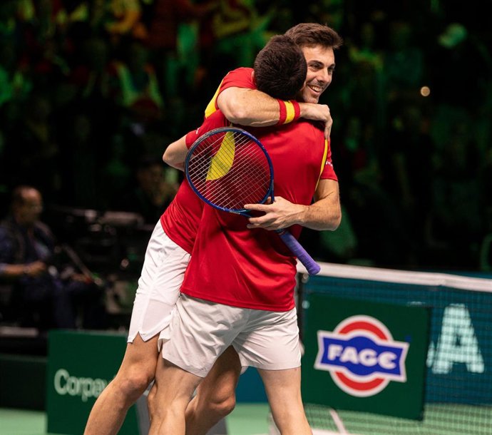 Marcel Granollers y Pedro Martínez celebran el billete a las semifinales de la Copa Davis 2025