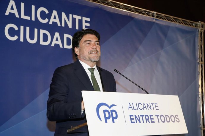 Archivo - El alcalde de Alicante y presidente local del PP, Luis Barcala, en una imagen de archivo